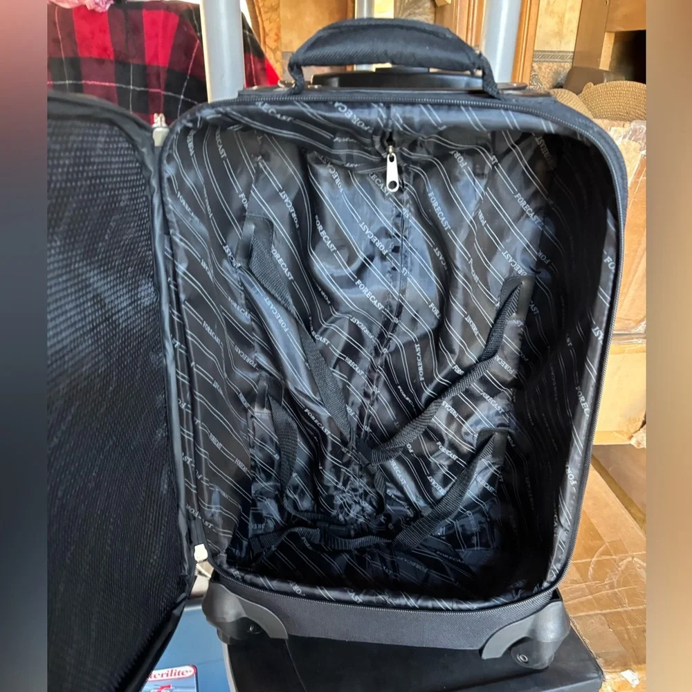 🖤 NOT AVAILABLE🖤Forecast Spinner Suitcase